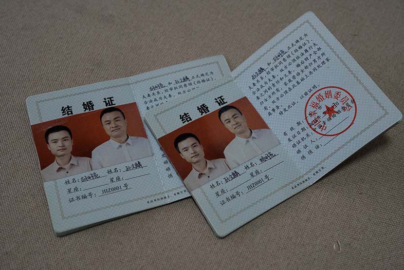 Imitation marriage certificates for Sun Wenlin and Hu Mingliang, Changsha, Hunan province, March 16, 2021. Wu Huiyuan/Sixth Tone