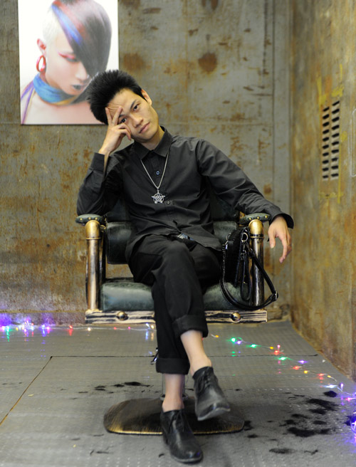 Luo Fuxing poses for a photo inside his now-closed hair salon in Shenzhen, Guangdong province, Dec. 22, 2017. Ge Yufei/People Visual