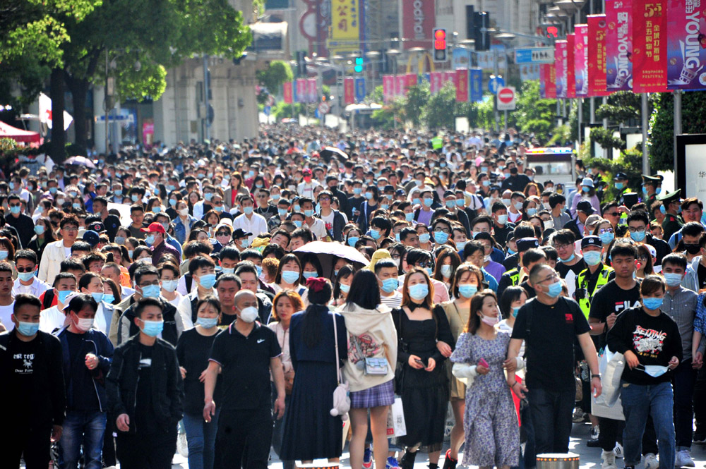 Tourists shuffle along East Nanjing Road toward the Bund, in Shanghai, May 2, 2021. Yang Jianzheng/People Visual
