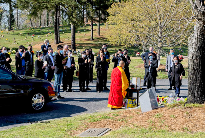 People mourn Feng Daoyou in Atlanta, April 2021. Courtesy of Kevin Ying