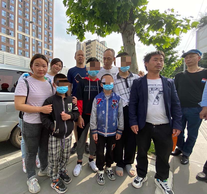 Found six days after fleeing from their abusive agent, the four trainee acrobats are photographed with their parents in Chengdu, Sichuan province, May 9, 2021. From @红星新闻 on Weibo