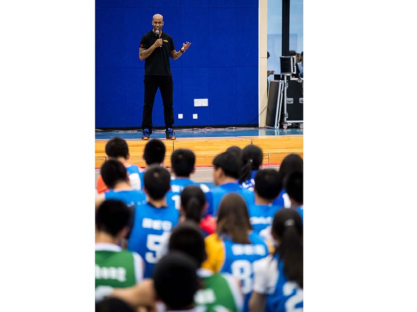 Stephon Marbury, a former NBA and CBA star and a legend to Chinese basketball fans, delivers a speech at a training camp held at the Affiliated High School of Peking University in Beijing, Sept. 19, 2018. IC