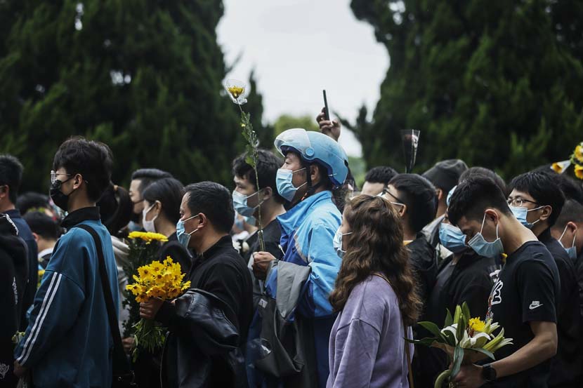 People gather to celebrate and remember Yuan Longping at the Mingyangshan Funeral Home in Changsha, Hunan province, May 23, 2021. People Visual