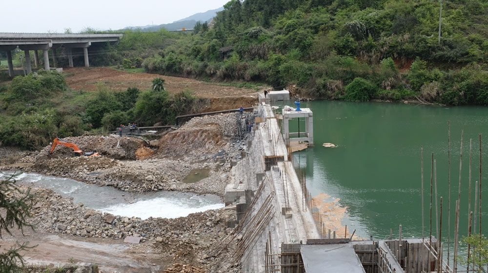 A dam under repair in Xiushui County, Jiangxi province, April 2021. Diao Fanchao for Sixth Tone