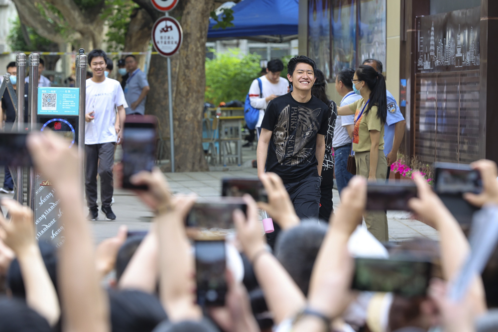 Family members take photos of “gaokao” candidates as they exit an examination site after completing all components of the test, Xi’an, Shaanxi province, June 8, 2021. IC
