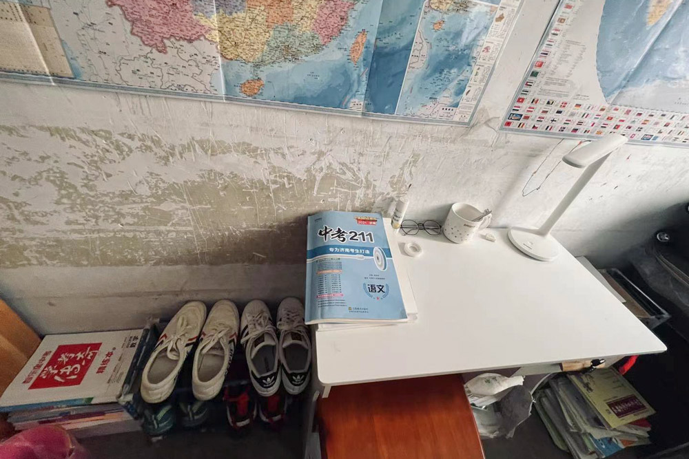 The shoes, school books, and maps of Shen Junliang’s children, in Jinan, Shandong province, March 2021. Courtesy of Zhang Yali