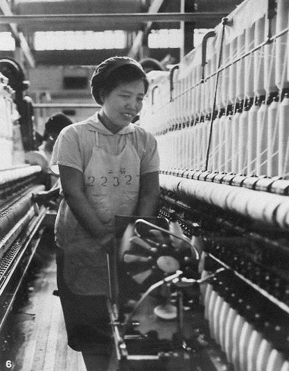 Yi Shijuan works at her textile factory, published in 1972. From Kongfz.com