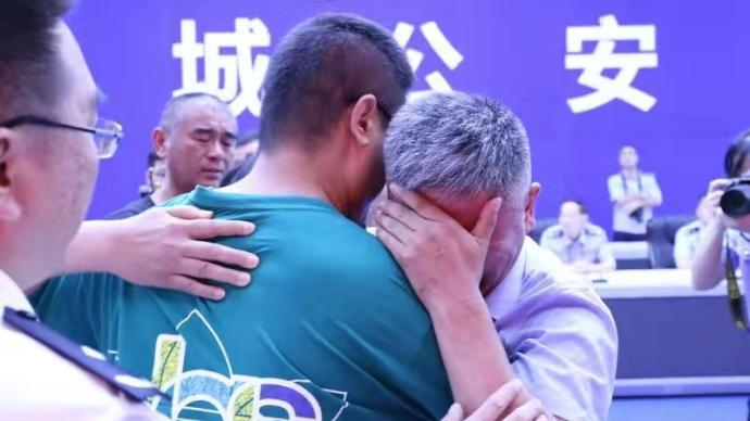 Guo Gangtang embraces his son during the ceremony in their hometown Liaocheng, Shandong province, July 2021. From Liaocheng Police