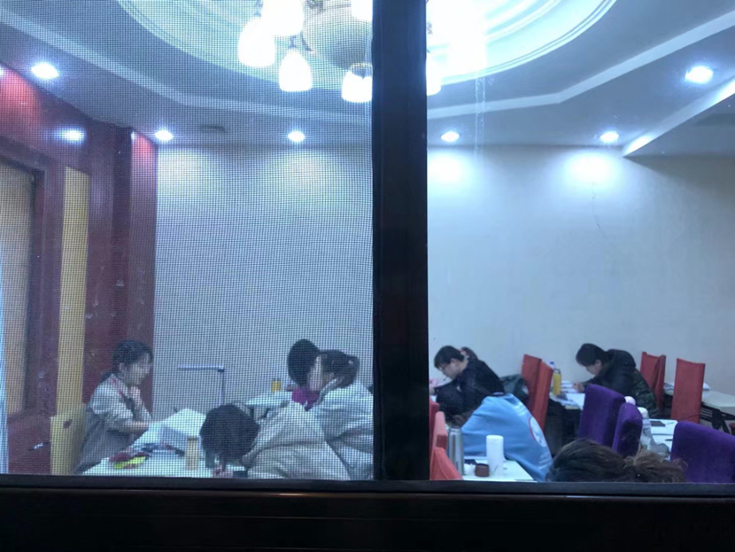 Students attend an evening class. Courtesy of Liu Xiaoyun