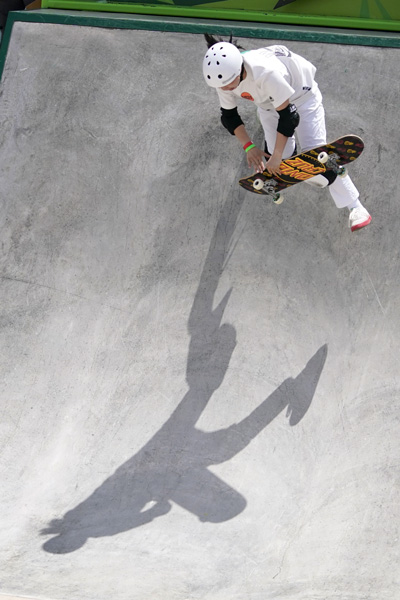 Zhang Xin competes in the Olympic qualifying skateboard event, in Des Moines, Iowa, U.S., May 21, 2021. Charlie Neibergall via IC