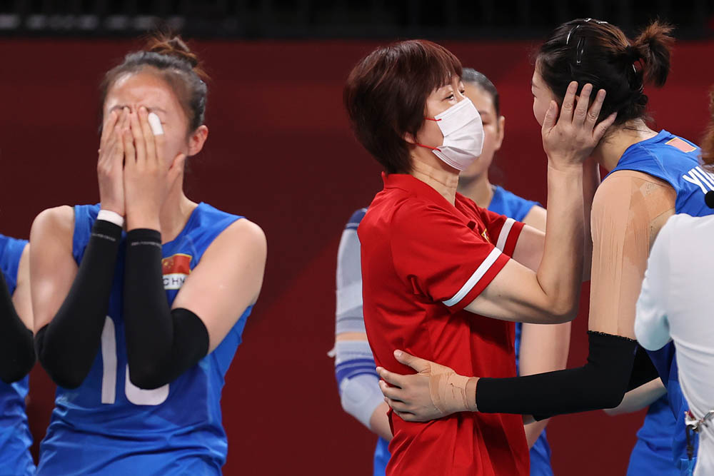 Coach Lang Ping (in red) embraces Yuan Xinyue after the Chinese women’s volleyball team’s defeat of Argentina, Aug. 2, 2021. Toru Hanai via People Visual