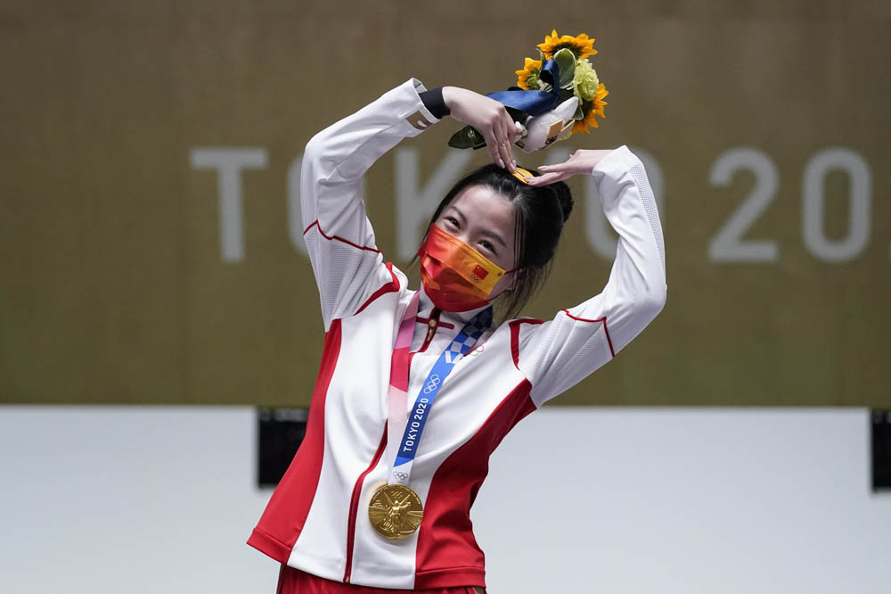 Yang Qian reacts after winning the gold medal in the women’s 10-meter air rifle event, July 24, 2021. Alex Brandon/IC