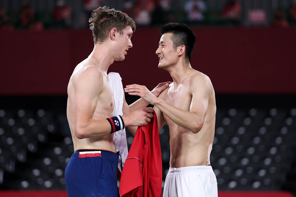 Viktor Axelsen (left) of Denmark greets his opponent Chen Long of China after winning the men’s singles gold medal match in badminton, Aug. 2, 2021. Zhang Lintao/People Visual