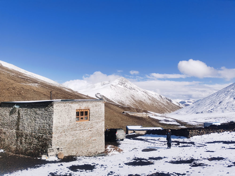 An exterior view of an experimental “bear-proof house” in Ganda Village, Qinghai province. Courtesy of Snowland Great Rivers Environmental Protection Association