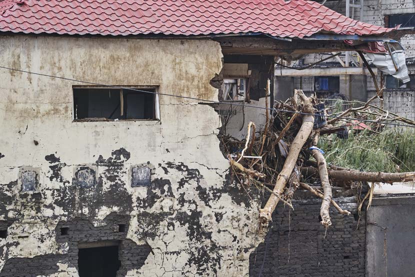 A damaged house in Mihe Town, Henan province, July 23, 2021. Wu Huiyuan/Sixth Tone