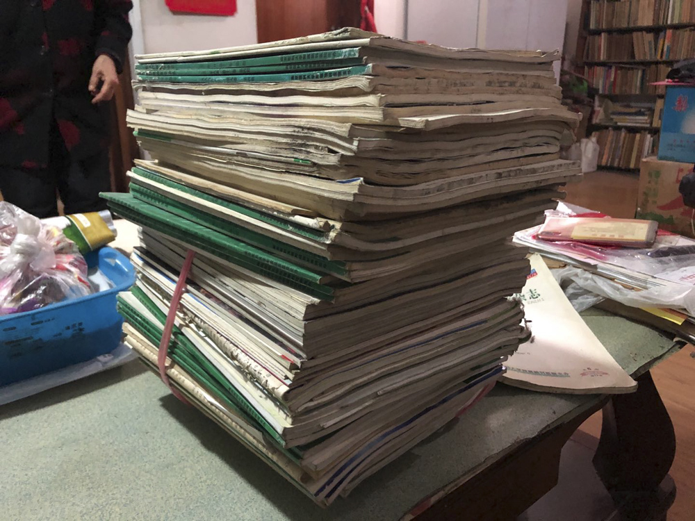 A stack of medical journals to which Song Mingli subscribes. Courtesy of Liang Ting
