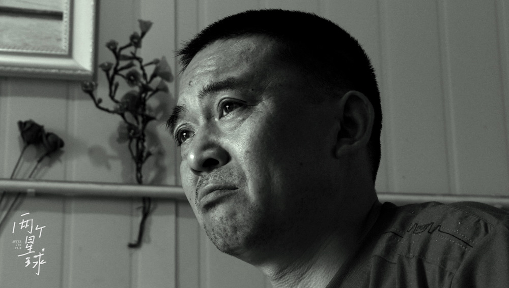 A still shows the bereaved father Zhu Junsheng from the 2021 documentary “After the Rain.” From Douban