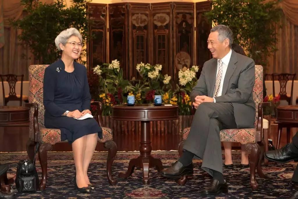 Fu Ying attends a meeting with the Prime Minister of Singapore, Lee Hsien Loong, May 31, 2014. From 外滩TheBund on WeChat