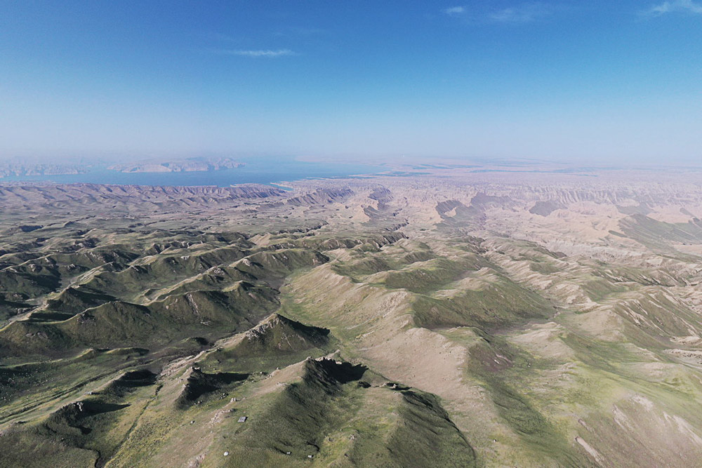 An aerial view of the area around Mt. Waliguan, Qinghai province, 2021. Shi Hanwei for Sixth Tone