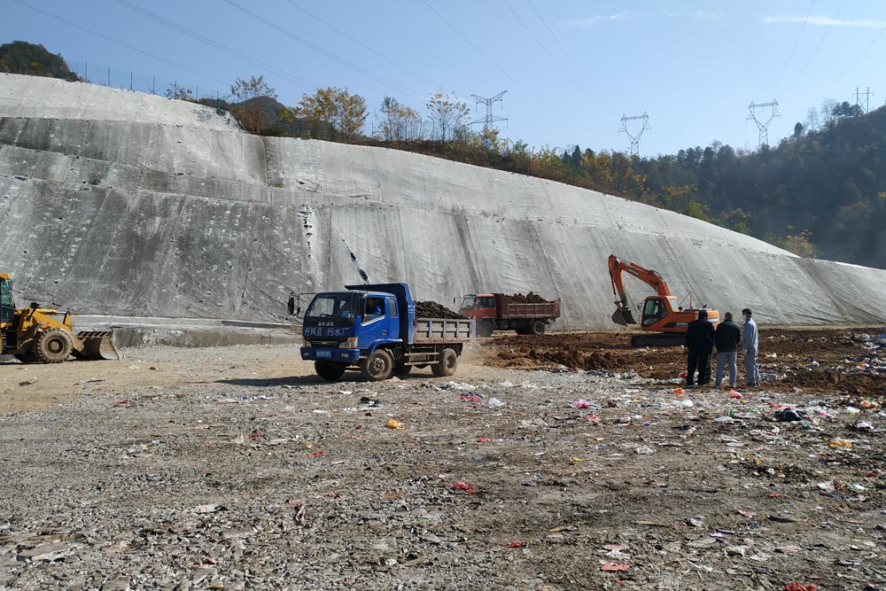 A view of the landfill where Zhou Dayong works, 2018. Courtesy of Zhou Dayong