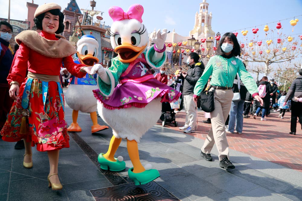 Daisy Duck and Donald Duck during a parade at Shanghai Disney Resort, Feb. 2, 2021. Tang Yanjun/CNS/People Visual