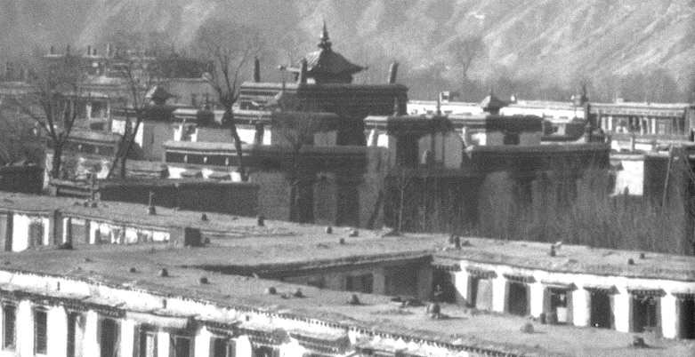 An exterior view of Jebum-gang Lha-khang temple, taken by Hugh Richardson in the 1940s. Courtesy of Zhang Junyan