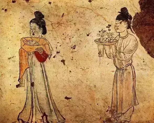 A Tang Dynasty tomb mural shows people carrying a plate of “crispy mountain” treats. Courtesy of Huang Wei