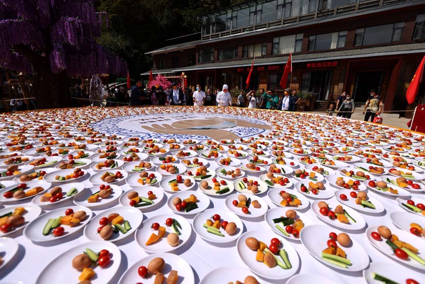 Dishes on display to attract tourists in Luoyang, Henan province, Oct. 1, 2021. People Visual
