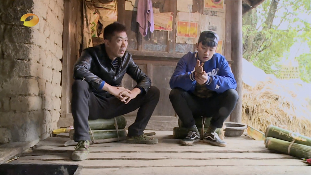 A screenshot shows Cui Jin talking to his father in 2015. From Hunan TV