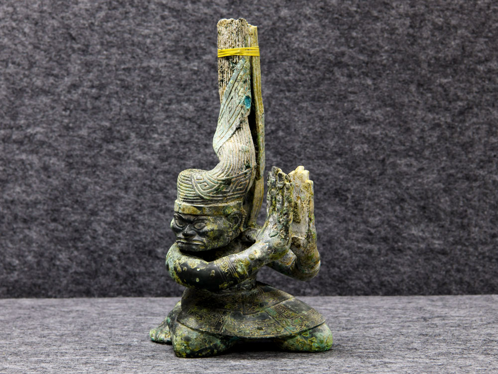 A newly excavated bronze statue from pit 4 at Sanxingdui, 2021. Wang Xi/Xinhua