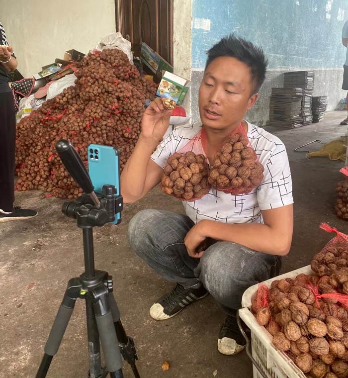 Muguo promotes walnuts during a livestream. Courtesy of Ji Guangxu
