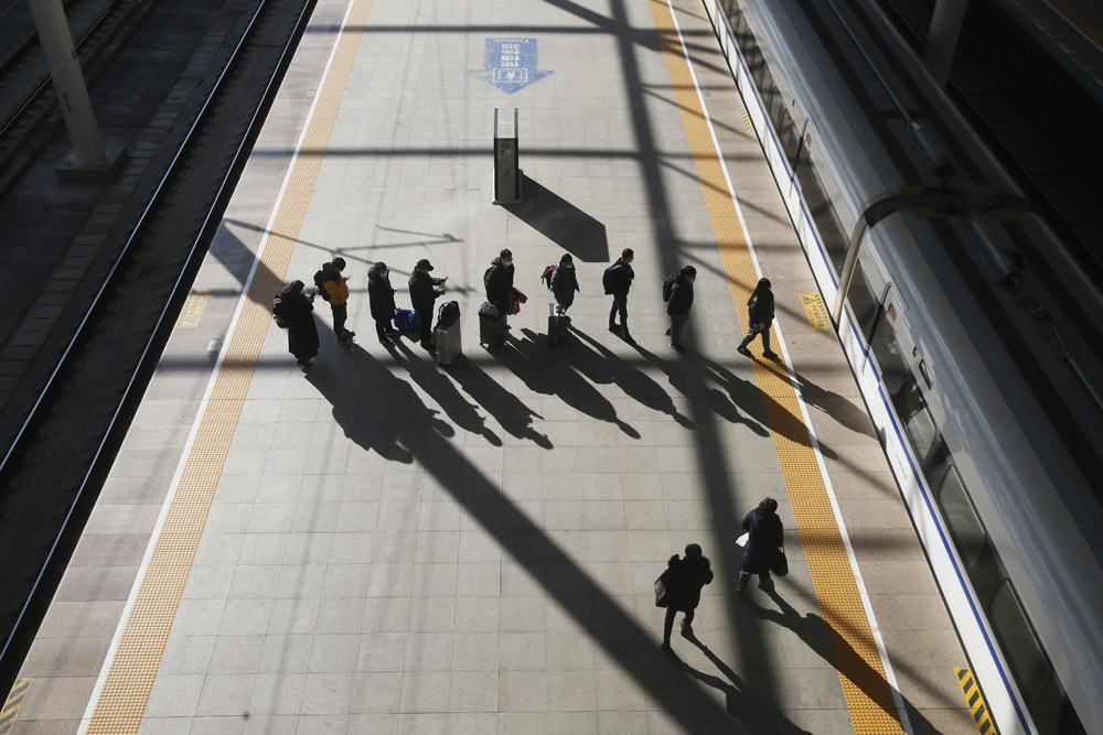 Shijiazhuang Railway Station, Hebei province, Jan. 17, 2022. Yang Leitao/People Visual