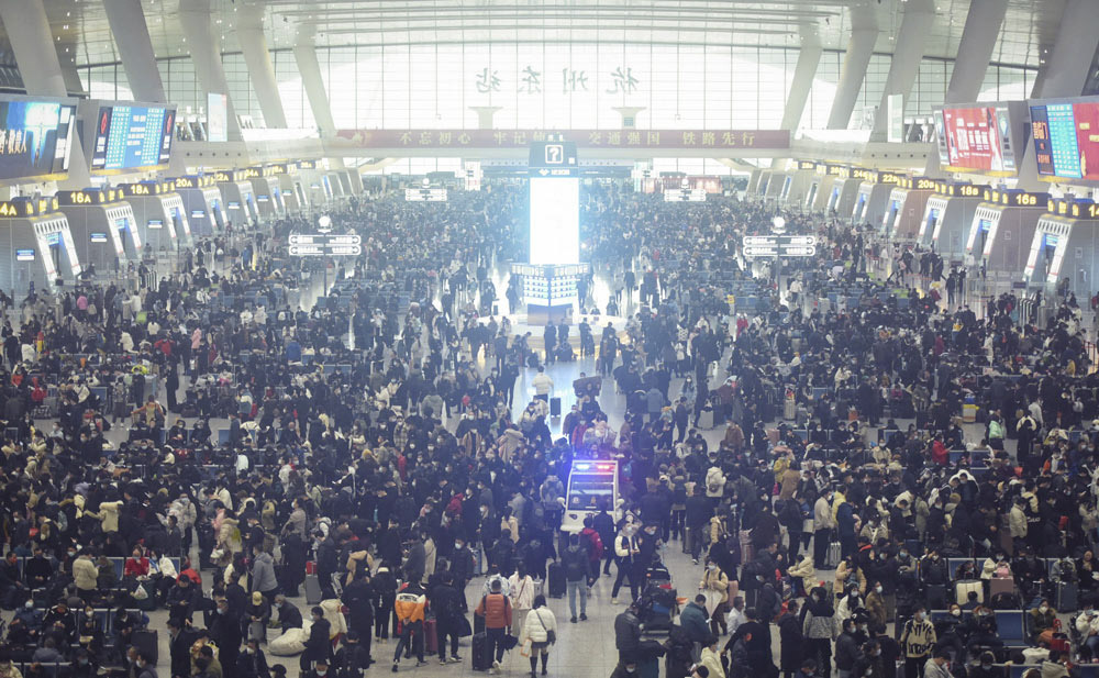 Hangzhou East Railway Station, Zhejiang province, Jan. 25, 2022. Long Wei/IC