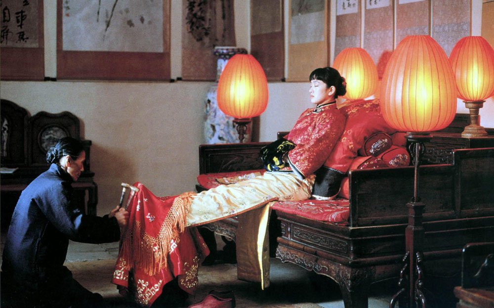 A still from the 1991 film “Raise The Red Lantern.” From Douban