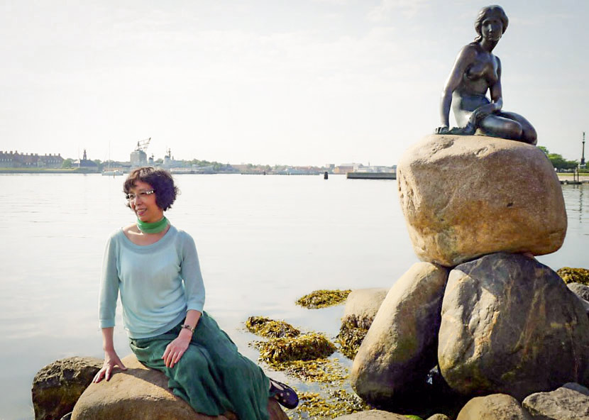 Ying Limin poses for a photo with Copenhagen’s Little Mermaid statue during her trip to Denmark in 2014. Courtesy of Ying Limin