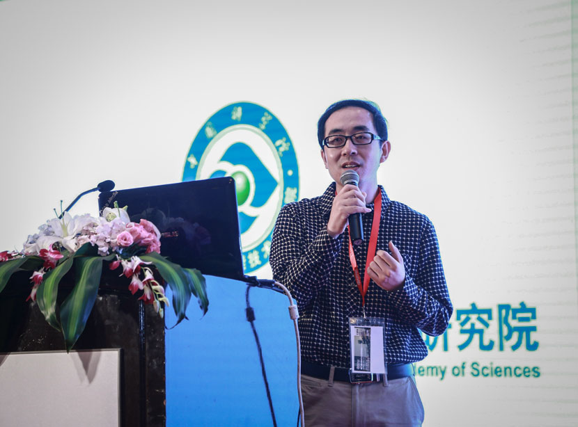 Zhou Xi makes a speech at Payment China 2015 in Shanghai, May 22, 2015. Courtesy of CloudWalk Technology Co. Ltd.