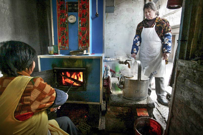 A tiger stove inside a hot water store in Shanghai April 7, 2003. Ji Guoqiang/IC
