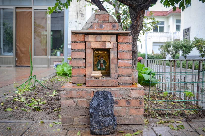 A lump of coal sits in front of a small shrine as an offering to the earth god in Zhaojiashan Village, Taiyuan, Shanxi province, Oct. 17, 2017. Fan Liya/Sixth Tone
