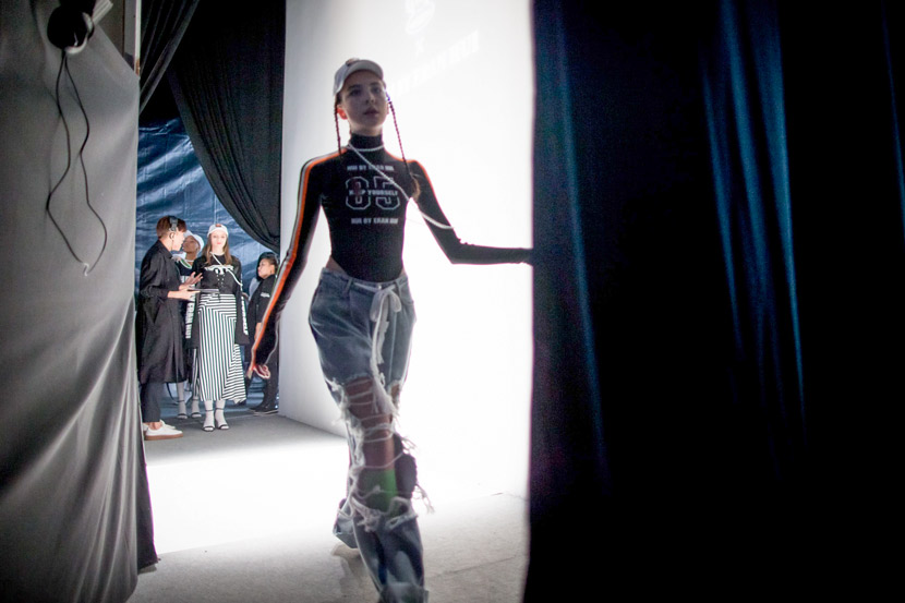 Vlada Dzyuba models an outfit during a runway show at Shanghai Fashion Week, Oct. 13, 2017. IC