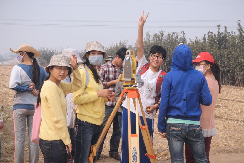 Li Ziyi (third from right) poses for a photo with her classmates at the excavation site in Xingyang, Henan province, Oct. 13, 2013. Courtesy of Li Ziyi