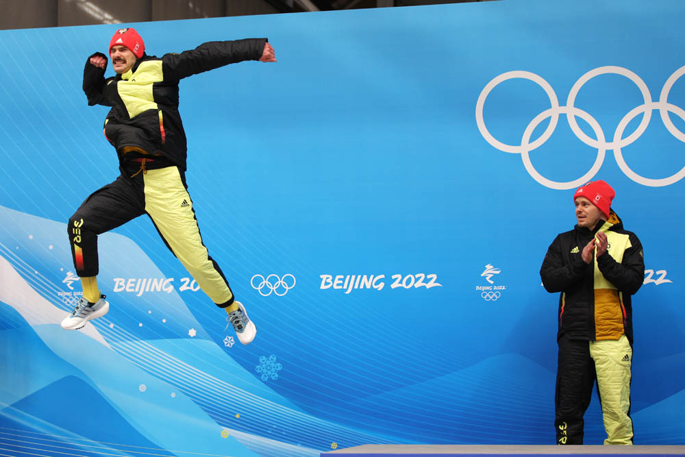 Axel Jungk of Team Germany (left) celebrates after winning a silver medal in the Men’s Skeleton Heat 4 in Yanqing, Feb. 11, 2022. Adam Pretty/Getty Images via VCG