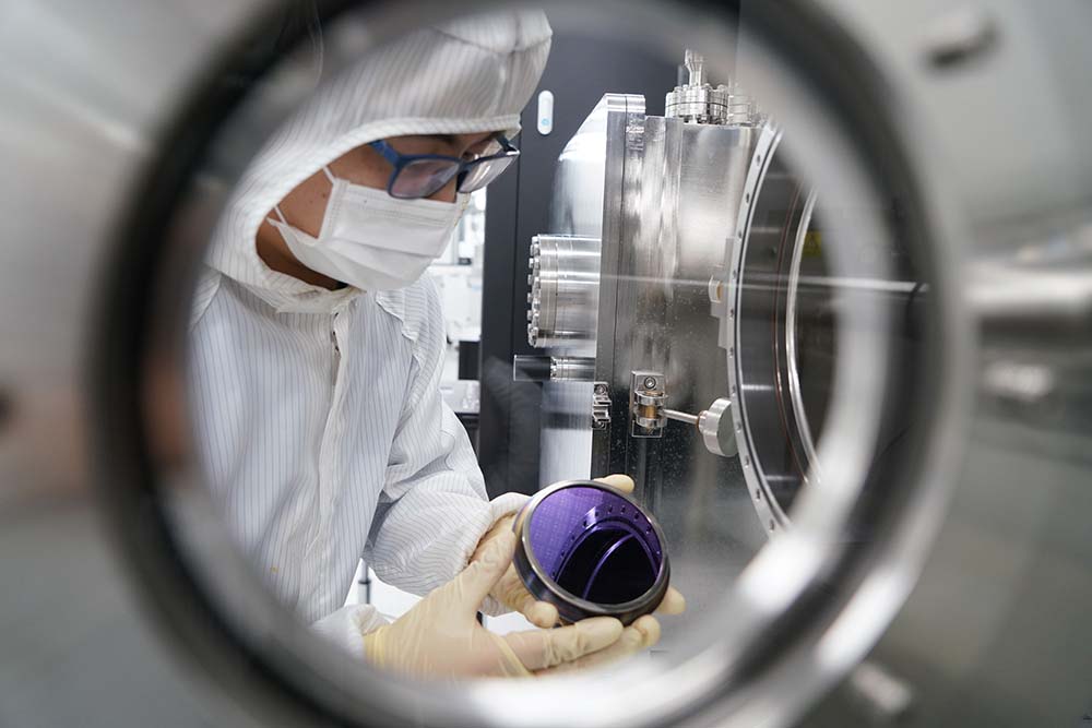 A researcher performs electron beam evaporation coating for carbon nanotube wafers at a lab at Peking University, May 20, 2020. VCG