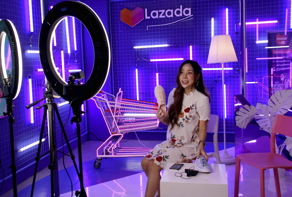 A Thai livestreamer at Lazada’s pop-up store in Bangkok, Thailand, Sept. 14, 2020. Zhao Jingnan/CNS/VCG