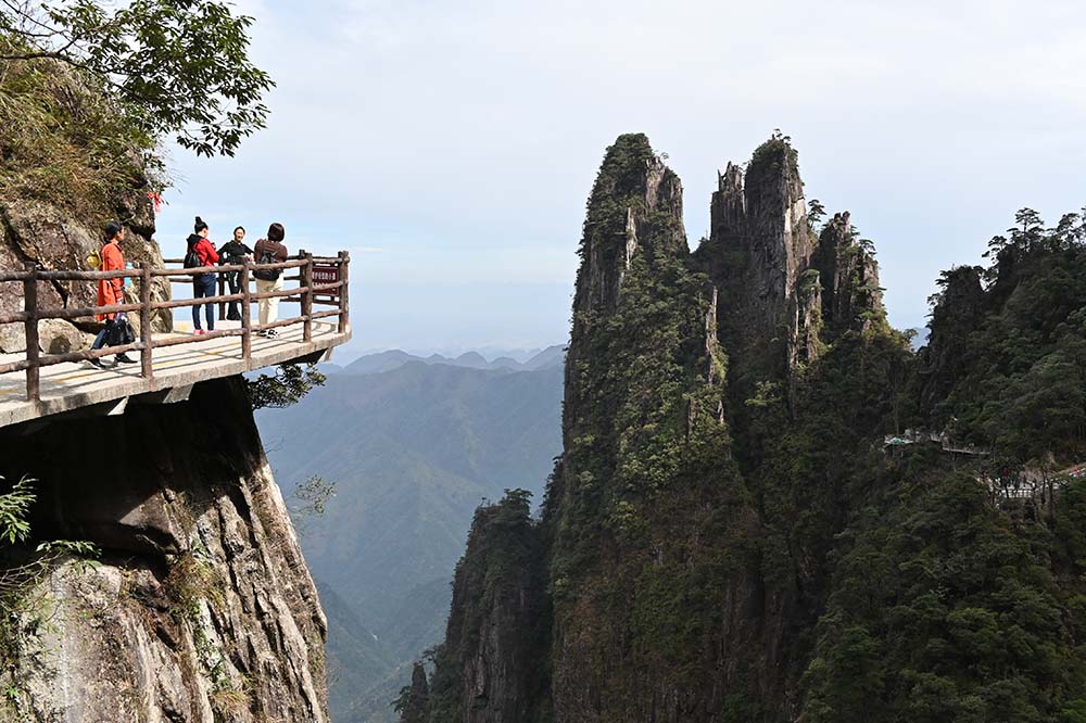 Tourists visit Mangshan National Forest Park in Chenzhou, Hunan province, Nov. 14, 2020. VCG