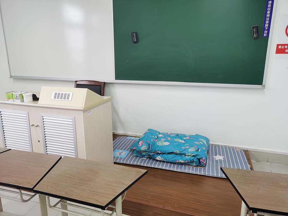 The classroom where Lin Jiayi slept waiting for the results of nucleic acid testing at Shanghai Jiao Tong University , Shanghai, March 15, 2022. Courtesy of Lin Jiayi
