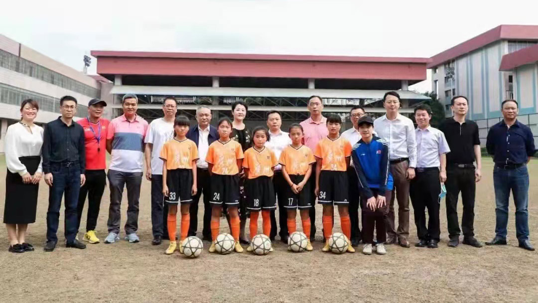 The Guizhou Five (in orange) pose for a photo before heading to Guangzhou. Courtesy of Xu Zhaowei