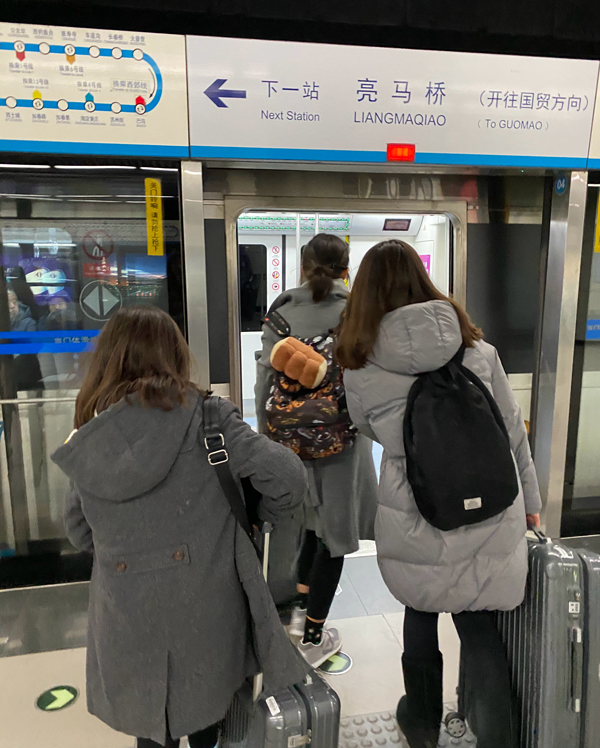 A Weibo post shows Kim Lee’s three daughters arriving in Beijing for Christmas, Dec. 24, 2019. From Kim Lee’s Weibo Account