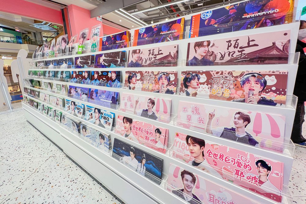 Posters for idols on display at a shop in Zhengzhou, Henan province, Feburary 2022. VCG