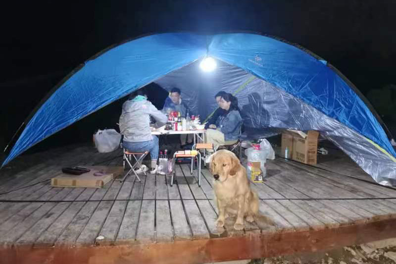 Du Xiaoxuan goes camping with family and friends in Nanchuan District, Chongqing, May 2022. Courtesy of Du Xiaoxuan