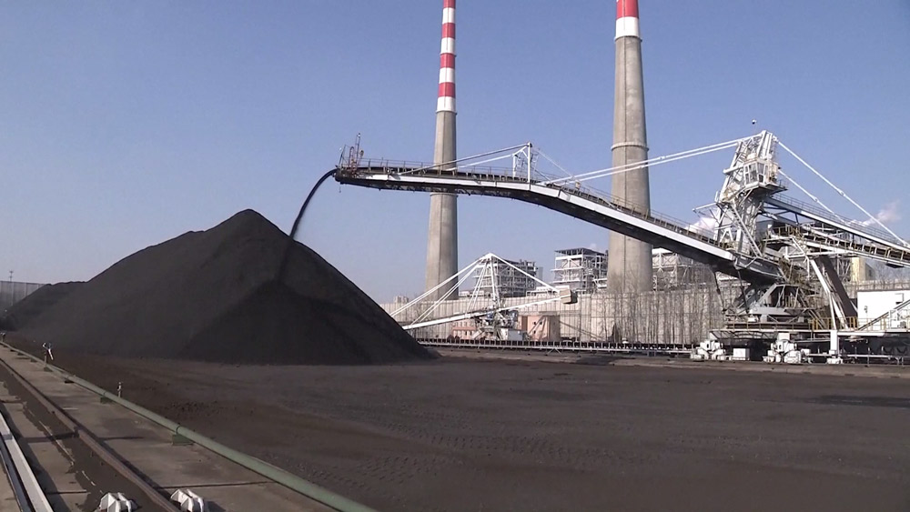 Coal is unloaded in Dalian, Liaoning province, Jan. 17, 2022. VCG